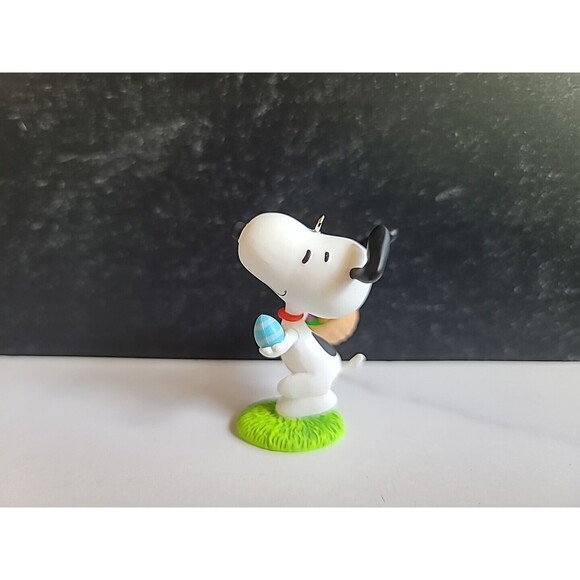 Hallmark PEANUTS Snoopy Easter Bunny "It's the Easter Beagle!" Hanging Ornament - Picture 3 of 10